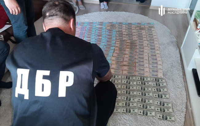 Оперативник колонии в Днепре занимался продажей наркотиков, - ГБР 04