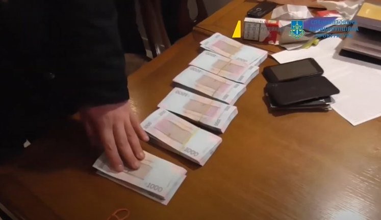 "Гривнами, хоть тугриками. Как вам удобно, девушка", - НАБУ опубликовало видео получения взятки "слугой народа" Кузьминых. ВИДЕО