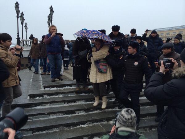 москва протест зонт