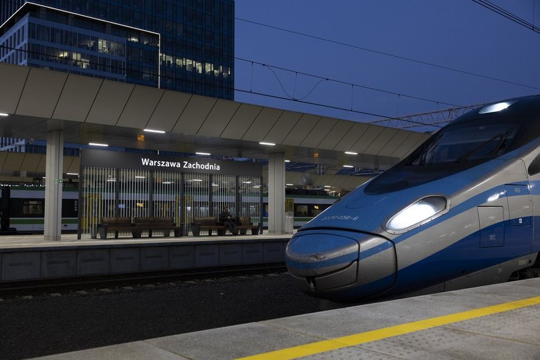 У Варшаві після ремонту відкрили один із найбільших вокзалів Польщі