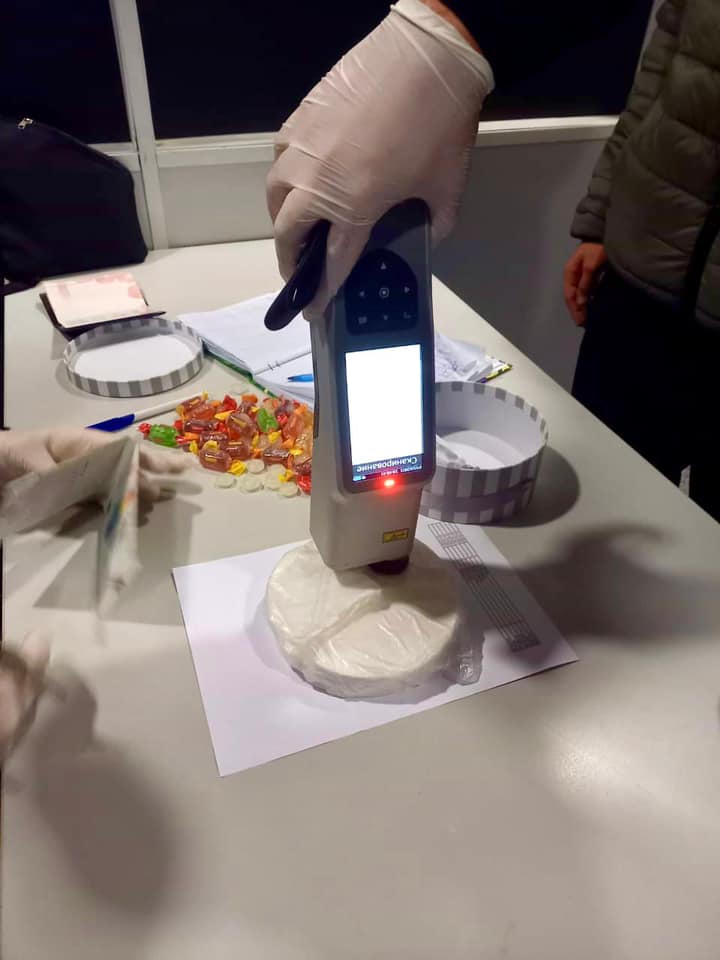 Гражданин ЕС пытался вывезти в Ирландию 0,5 кг кокаина в коробке с желейными конфетами, - Киевская таможня 02