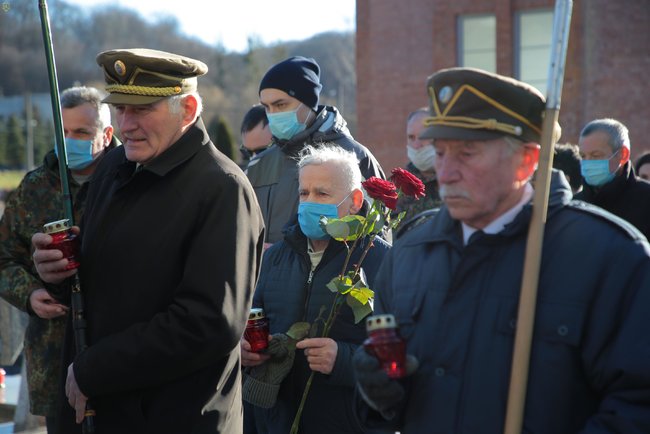 Тіла 428 жертв політичних репресій перепоховали у Львові 07