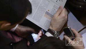 Депутат ПР Омельченко - муж Джарты, выбирал себе девушек на сайте знакомств прямо на сессии. ФОТОрепортаж