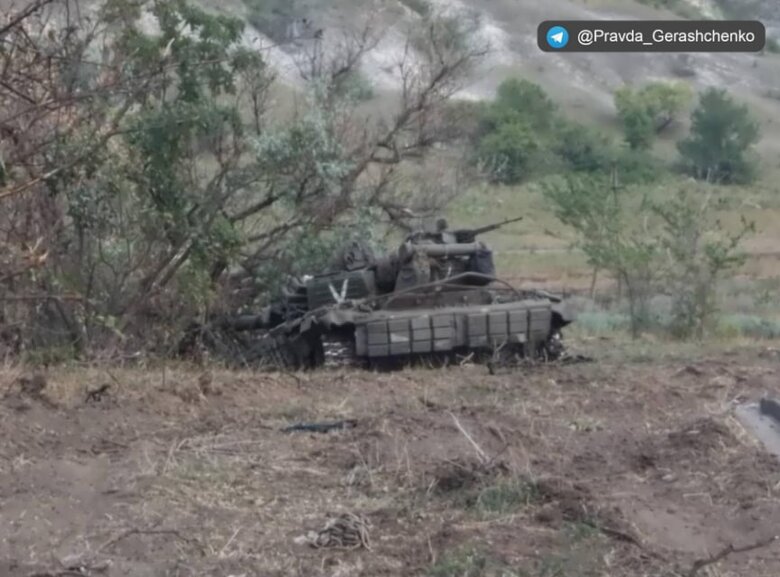 Ukrainian soldiers destroyed 12 tanks near Sviatohirsk 02
