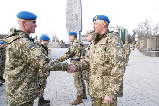 Випускники одеської Військової академії отримали лейтенантські погони 07