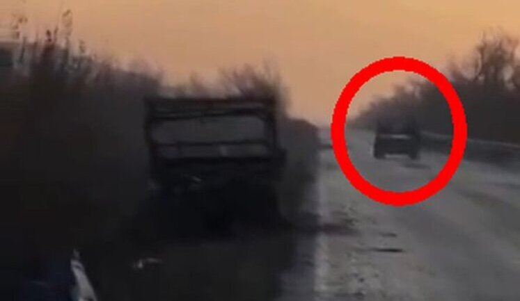 Sappers-occupiers are trying in vain to stop car with their accomplices, which is driving on newly laid mines: "Valera, stop car! Left, f#ck!". VIDEO