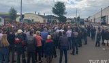Робітники білоруського МАЗу оголосили страйк і скандують: "Вибори! Вибори!". ВІДЕО