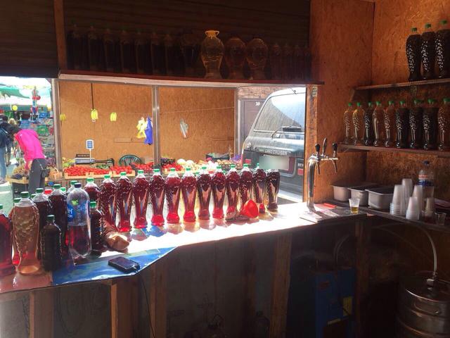 Податківці в Миколаївській області ліквідували цех із виготовлення фальсифікованих лікеро-горілчаних напоїв і зупинили незаконний продаж алкоголю в курортній зоні 02 Податківці в Миколаївській області ліквідували цех із виготовлення фальсифікованих лікеро-горілчаних напоїв і зупинили незаконний продаж алкоголю в курортній зоні 02