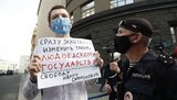 ФСБ задерживает журналистов в Москве за пикеты в поддержку подозреваемого в госизмене Сафронова. ФОТО