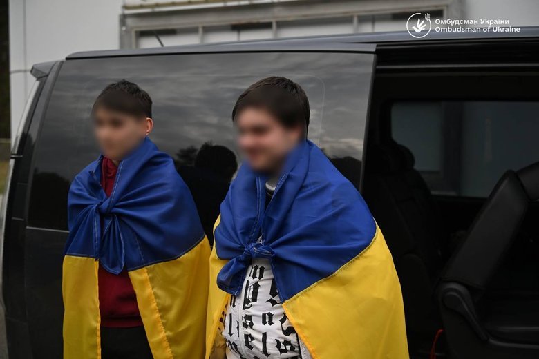 Україна повернула ще сімох дітей із окупації