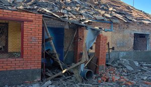 Росіяни атакували чотири райони Дніпропетровщини: пошкоджено багатоповерхівку, приватні будинки, магазини та підприємство. ФОТОрепортаж