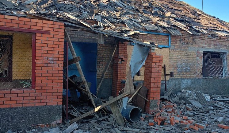 Росіяни атакували чотири райони Дніпропетровщини: пошкоджено багатоповерхівку, приватні будинки, магазини та підприємство. ФОТОрепортаж