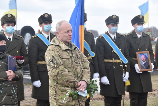 С погибшим в зоне ООС воином 58-й ОМПБр Владимиром Шпаком простились в Чернигове 20