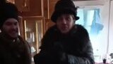 россияне переодеваются в женскую одежду