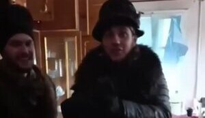 Оккупанты переоделись в женскую одежду, найденную в ограбленном доме: "Солдаты серьезные. Мы прямиком в Лондон, господа". ВИДЕО
