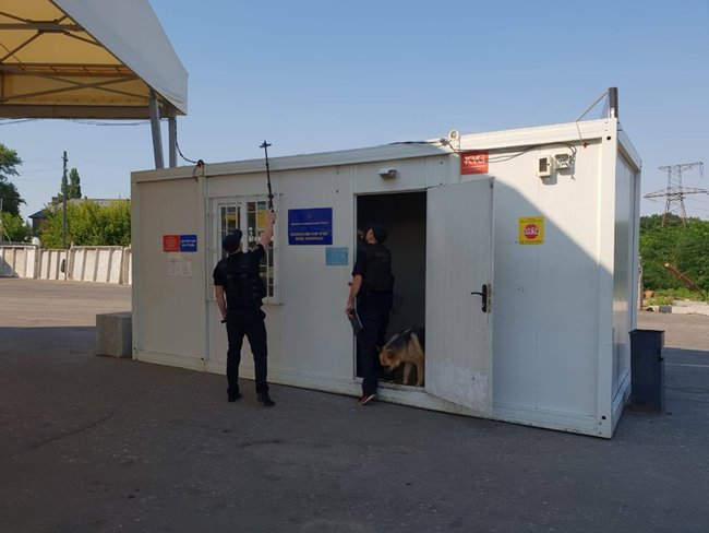 КПВВ Майорське закривали на 3 години через повідомлення про мінування 05