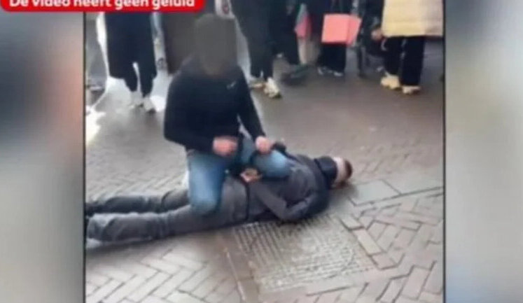 Украинца, напавшего с ножом на людей в Амстердаме, подозревают в "террористическом мотиве"