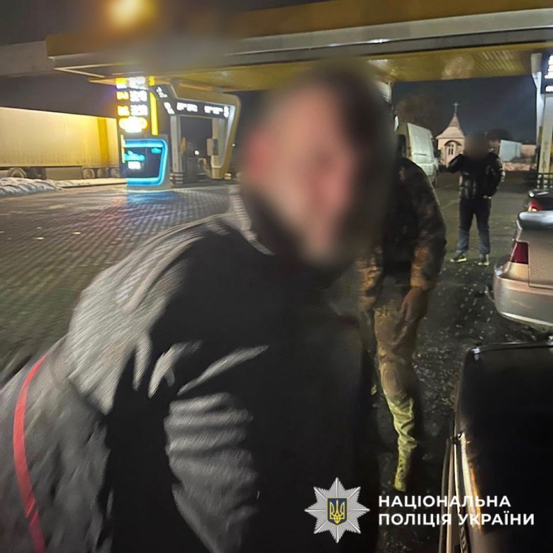 Чоловік кинув гранату в поліцейських на Буковині: його затримано