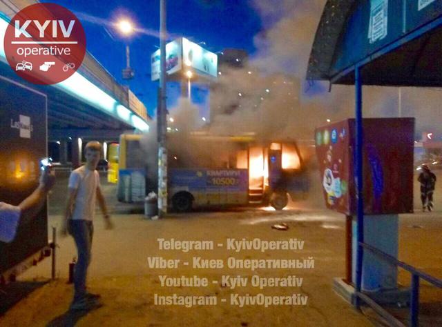 В столице сгорела маршрутка 01