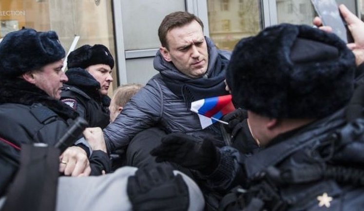 Влада РФ затримала Навального, щоб зірвати всеросійську акцію протесту проти підвищення пенсійного віку. ФОТО