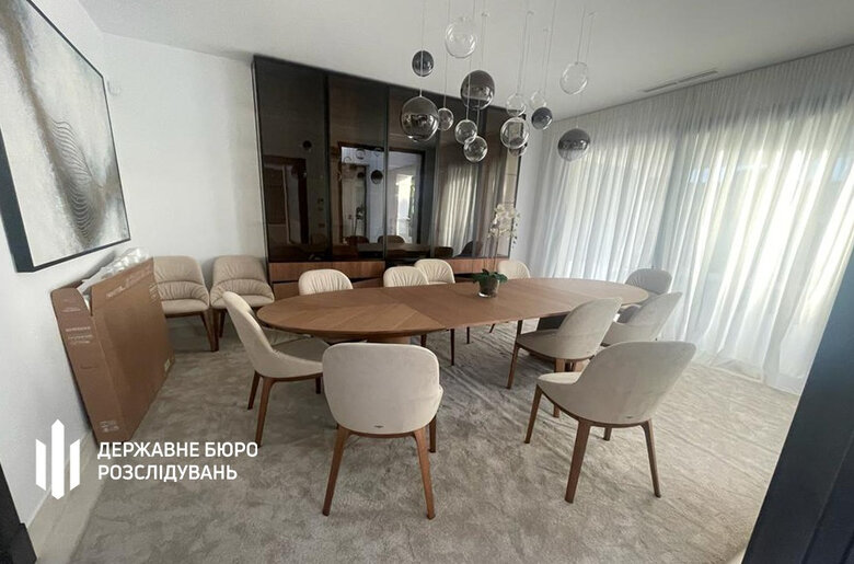 На іспанській віллі ексвійськкома Борисова ДБР провело обшуки. Майно заарештували 09