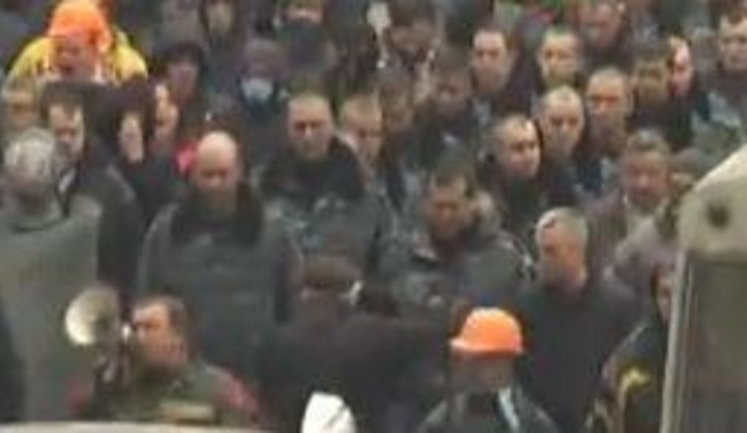 "Беркут" Тернополя вышел на Евромайдан и просит прощения у народа. ВИДЕО
