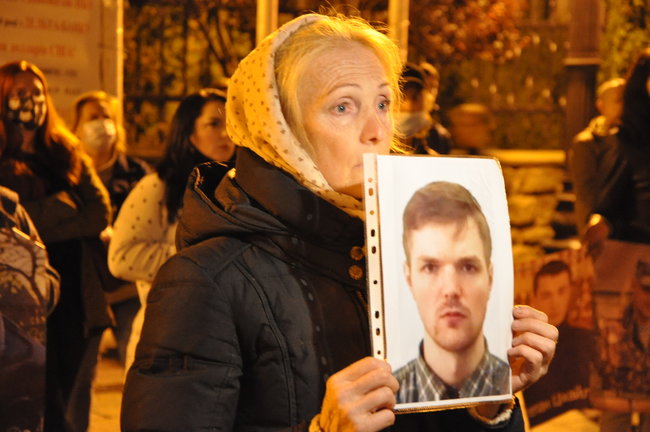 Свободу вязням Кремля: у Києві відбувається акція на підтримку полонених та безвісти зниклих українців 03