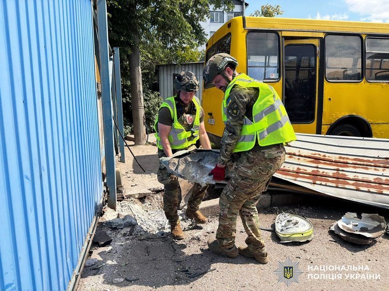 In the Darnytskyi district of Kyiv, bomb disposal experts recovered the warhead of a missile from an S-400 air defence system