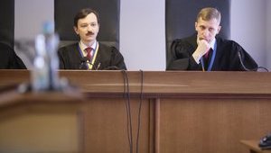 Суд відмовив адвокатам Януковича в повторному допиті Порошенка