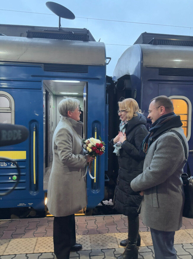 Глава МЗС Австралії Вонг прибула до Києва