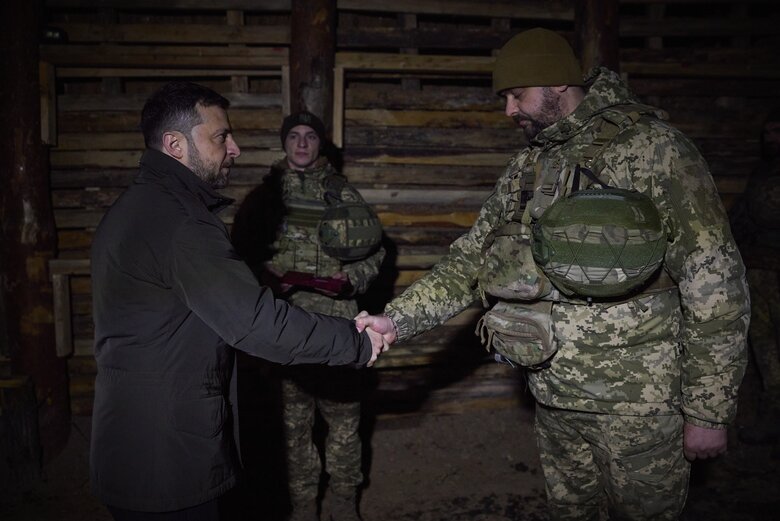 Президент України відвідав дивізіон HIMARS на Запорізькому напрямку в День Сухопутних військ