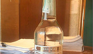Police apprehend major suppliers of fake alcohol: three tons of deadly booze went on sale. PHOTOS