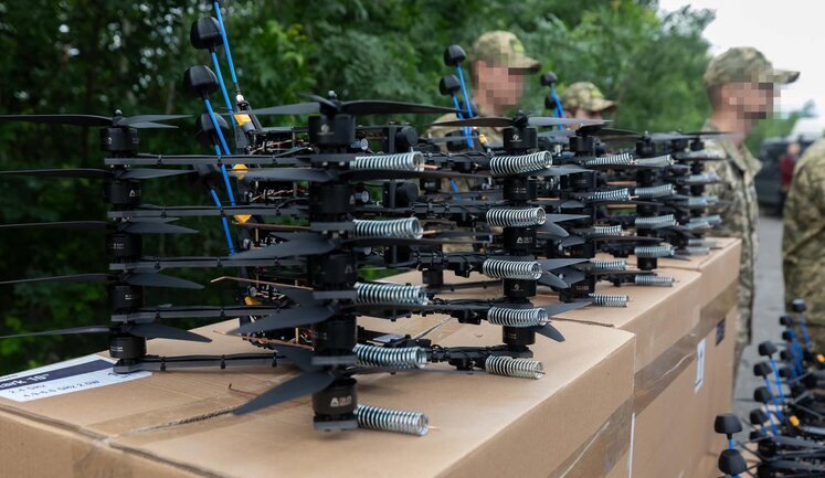 FPV на оптоволокні, "Мавіки" та детектор дронів: воїнам передали партію допомоги на 20 млн грн. ФОТОрепортаж
