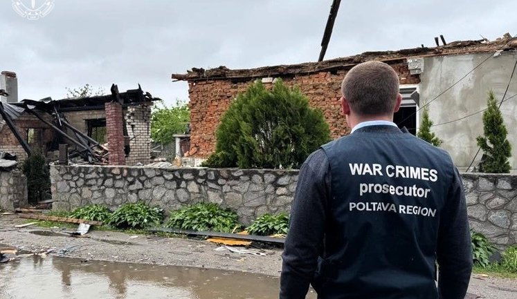 Наслідки нічної атаки БпЛА на Полтавщину: у Кременчуці пошкоджено автотранспортне підприємство, у водоймах зафіксували невідому речовину. ФОТОрепортаж