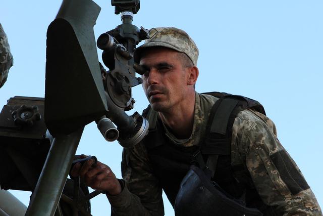 Артилеристи провели на Чернігівщині бойові стрільби 02 Артилеристи провели на Чернігівщині бойові стрільби 02