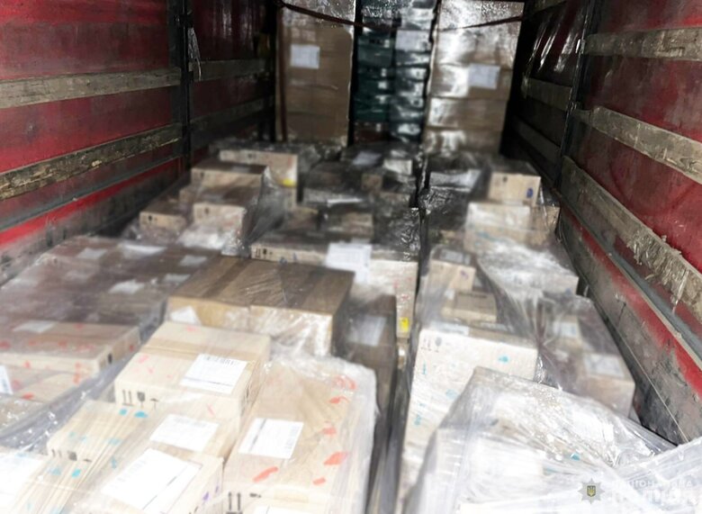 Крали з вантажівок майно, яке призначалося військовим та жителям деокупованих територій: На Кіровоградщині затримали підозрюваних 02