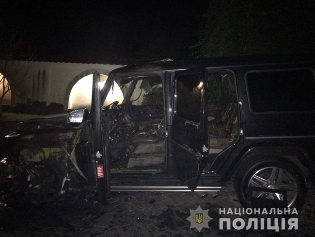 На Рівненщині депутату облради спалили елітний позашляховик 02