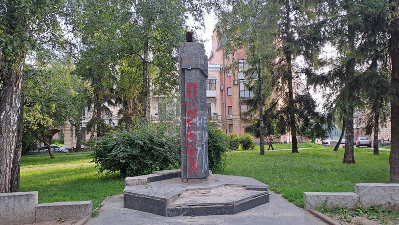 У Полтаві демонтували пам’ятники Ватутіну та Пушкіну 04