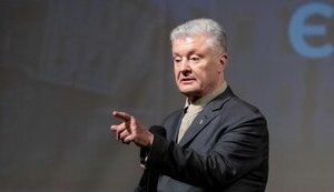 Пресслужба "Євросолідарності" стверджує, що влада знову заблокувала міжнародні відрядження Порошенка