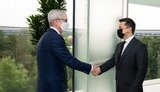 Ukrainian president meets with Apple CEO