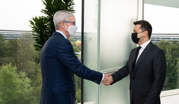 Ukrainian president meets with Apple CEO