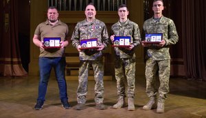 Воїни приїхали отримати орден прямо з окопів під ДАП. "Народний Герой України": репортаж із Сум