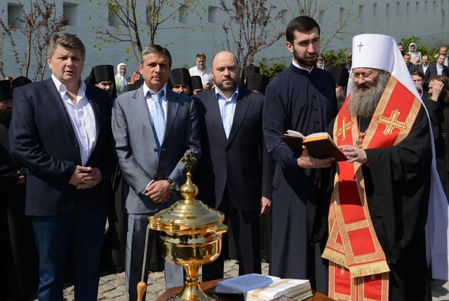 памятник лавра