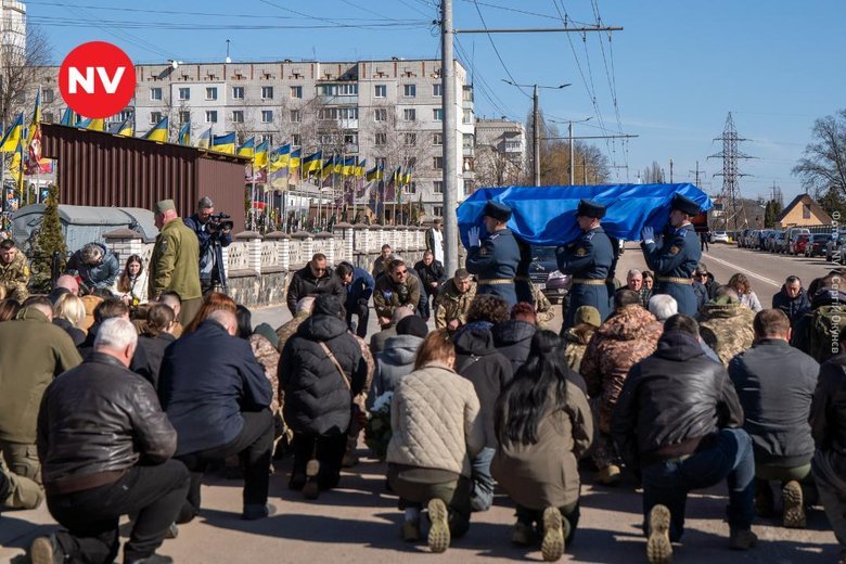 У Житомирі попрощалися з пілотом Олександром Довгачем
