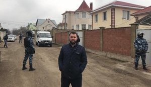 Окупанти від ранку проводять обшуки у 25 кримських татар: є затримані. ВIДЕО