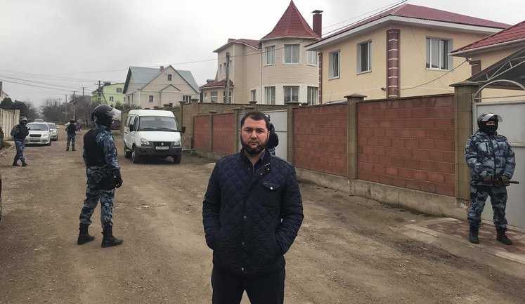 Окупанти від ранку проводять обшуки у 25 кримських татар: є затримані. ВIДЕО