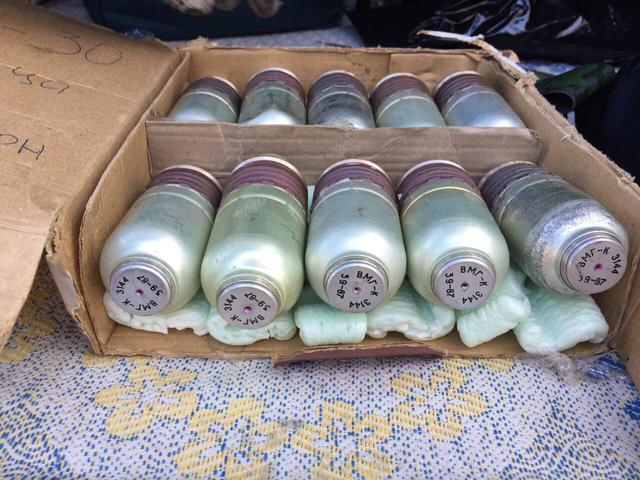 SBU detains group of ATO zone arms traders 09 SBU detains group of ATO zone arms traders 09