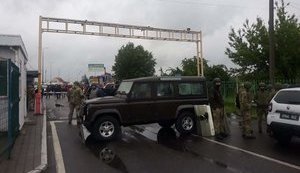 Ситуація на КПП "Тиса" виникла через багаторічну корупцію, тепер глава ОДА Петров не хоче карати колишніх колег-силовиків, - активіст Павлов. ВIДЕО
