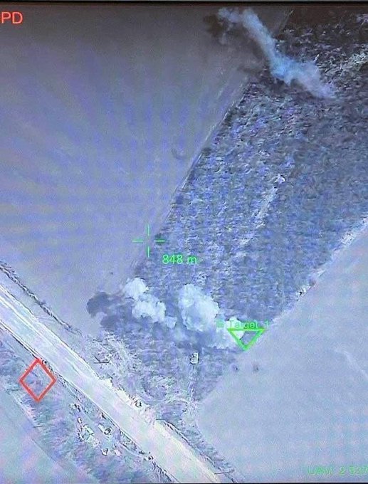 Російський окупант втікає від українського безпілотника 01