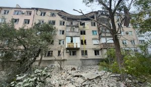 Росія вдарила по Херсону: загинув водій швидкої, серед постраждалих - немовля та 11-річна дівчинка (оновлено). ВІДЕО+ФОТО